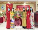 Tặng hoa 2 HNVC.jpg - 