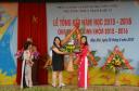 Tặng hoa 2.JPG - 