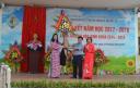 PHHS tang hoa chuc mung.jpg - 